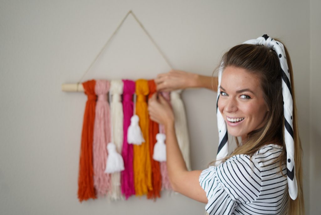 How to Make a Yarn Wall Hanging - The DIY Dreamer